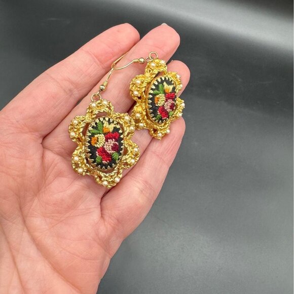 Vintage Dangle Earrings Hobe Embroidered Floral Gold Tone Faux Pearls Flowers - Picture 8 of 9
